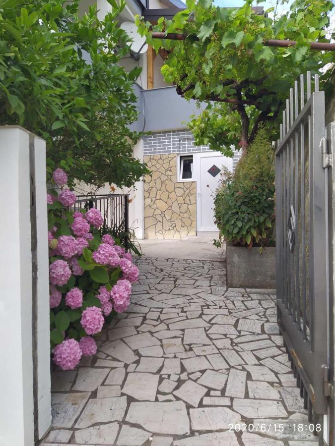 Apartment Valeria Lopar Exterior foto